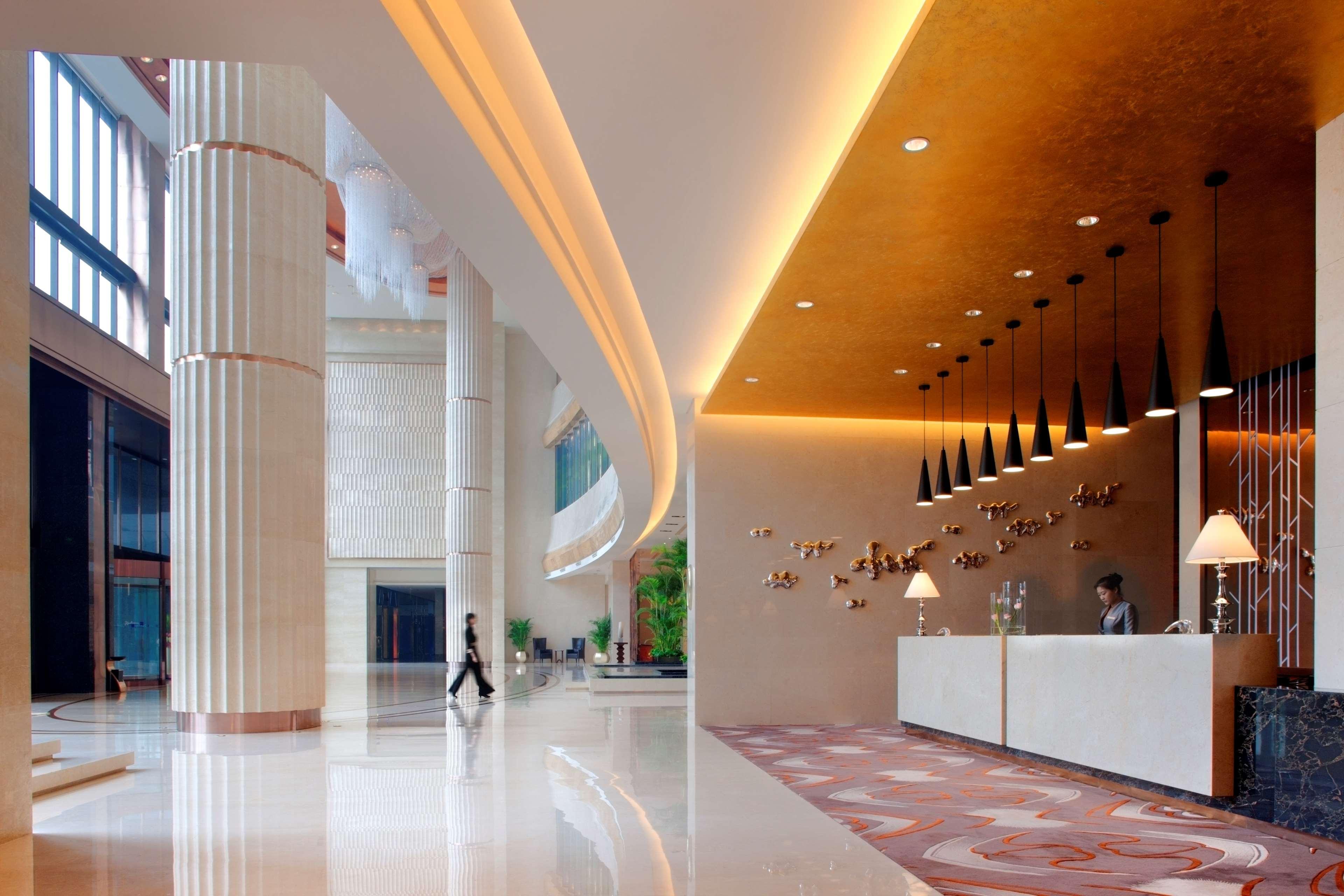Radisson Blu Plaza Chongqing - Free 2 Bottle Of Local Beer Per Room During Stay Intérieur photo