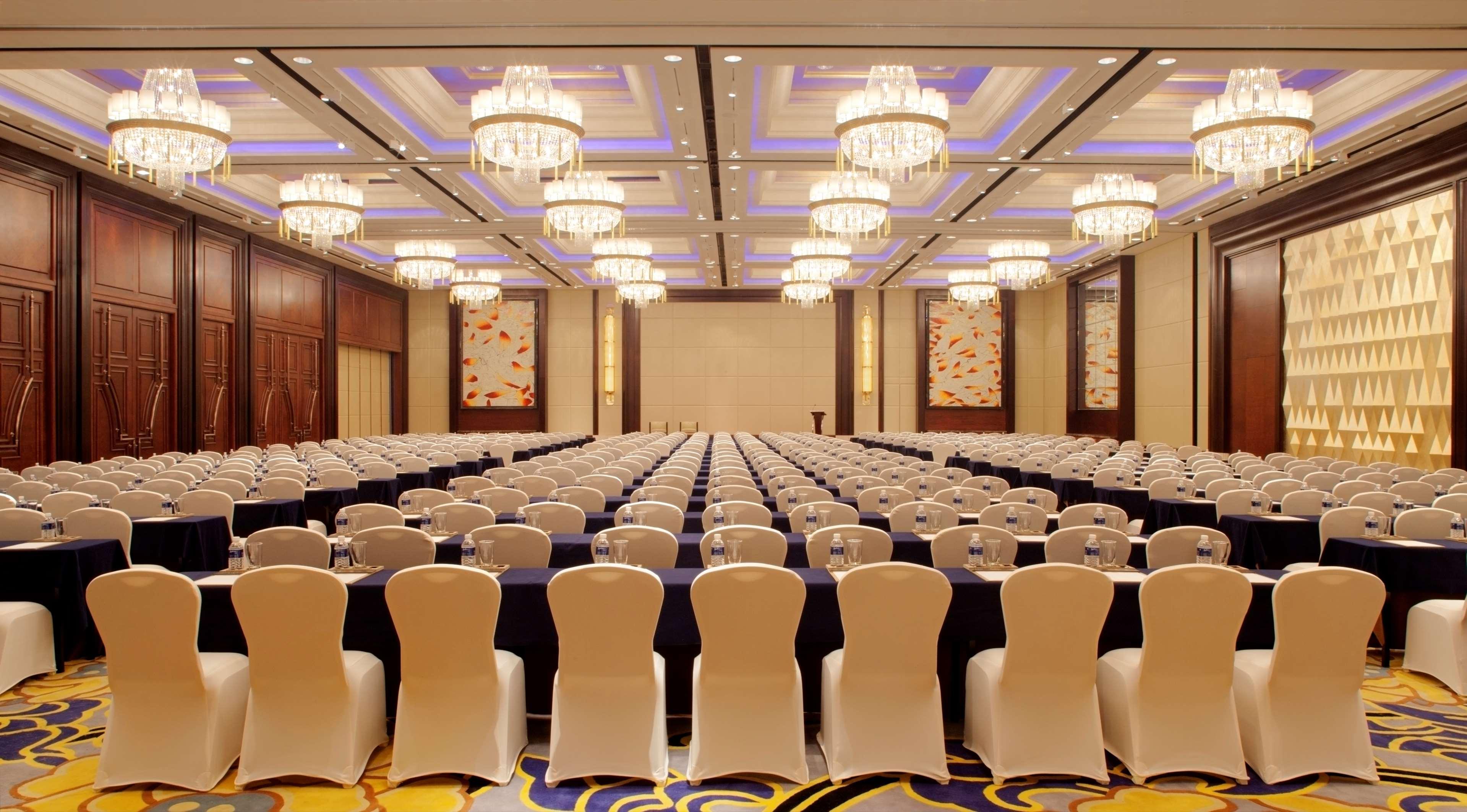 Radisson Blu Plaza Chongqing - Free 2 Bottle Of Local Beer Per Room During Stay Extérieur photo