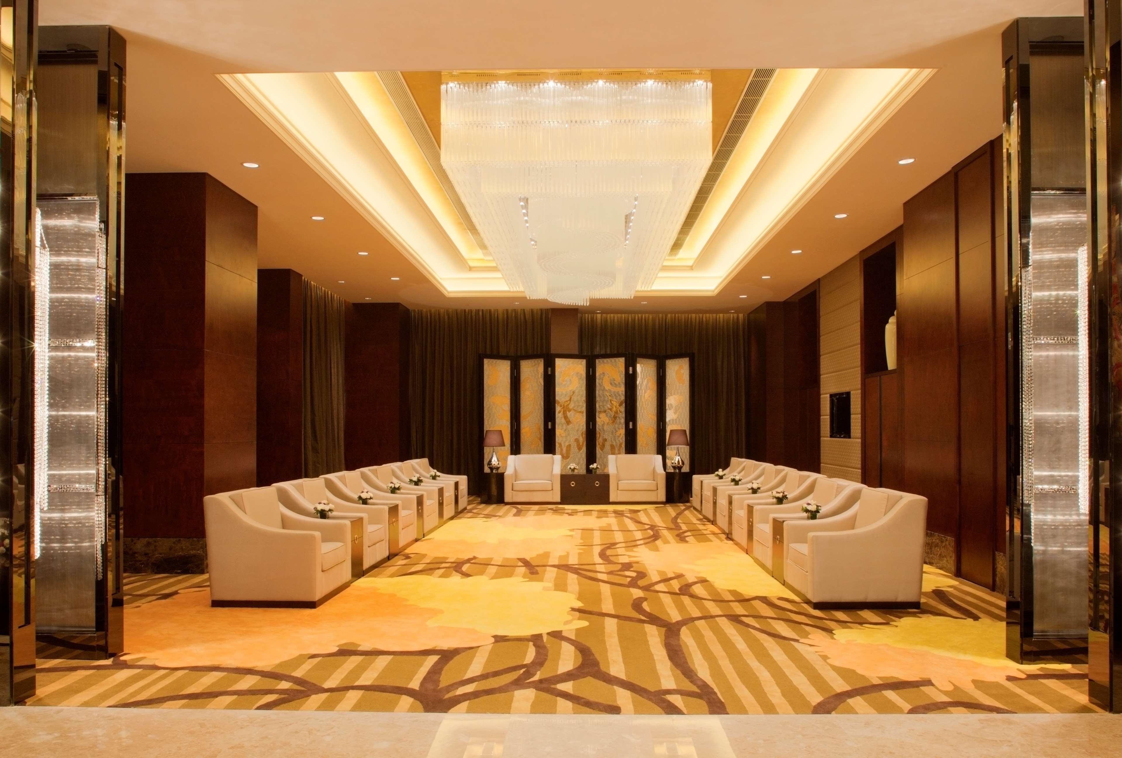 Radisson Blu Plaza Chongqing - Free 2 Bottle Of Local Beer Per Room During Stay Extérieur photo