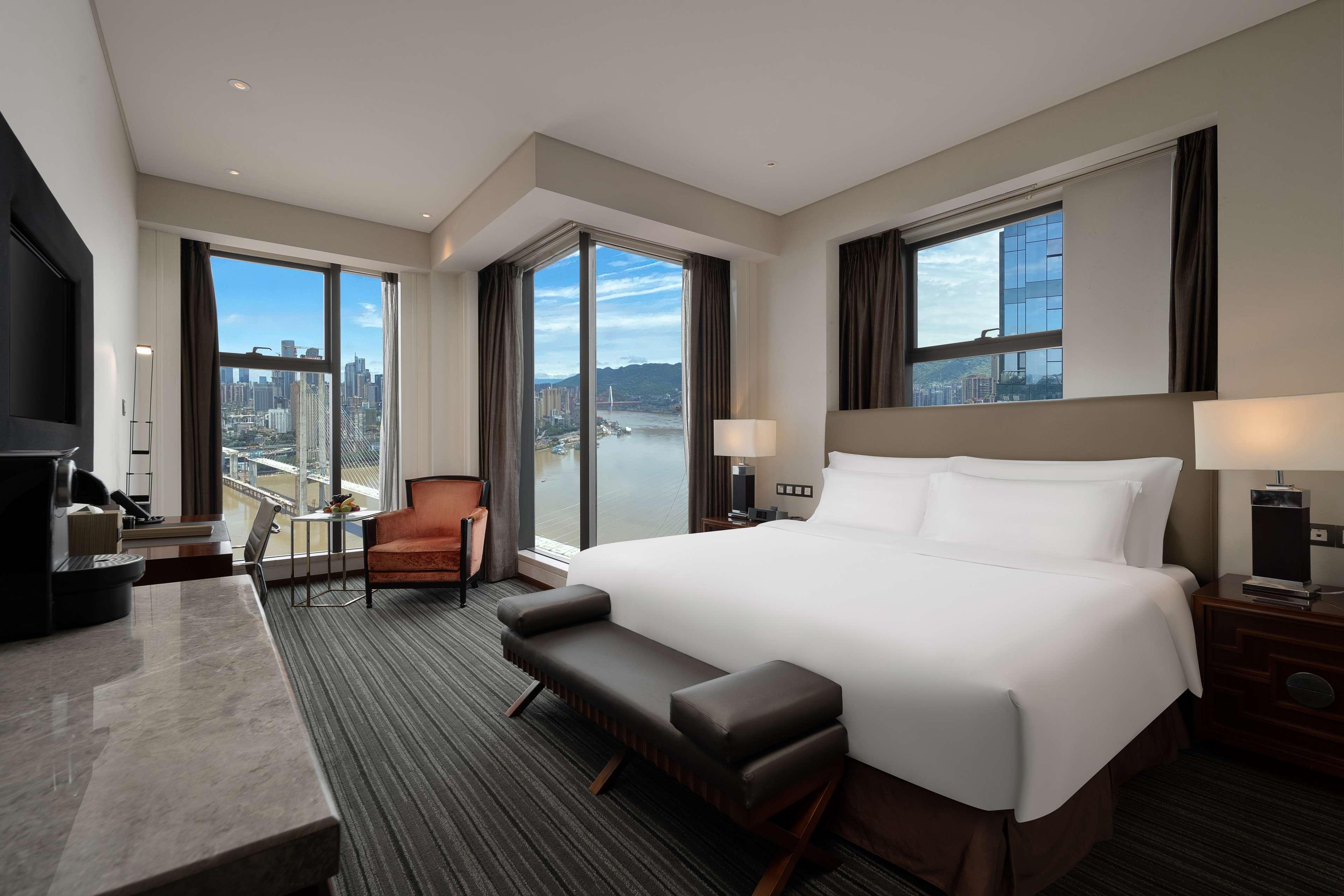 Radisson Blu Plaza Chongqing - Free 2 Bottle Of Local Beer Per Room During Stay Extérieur photo