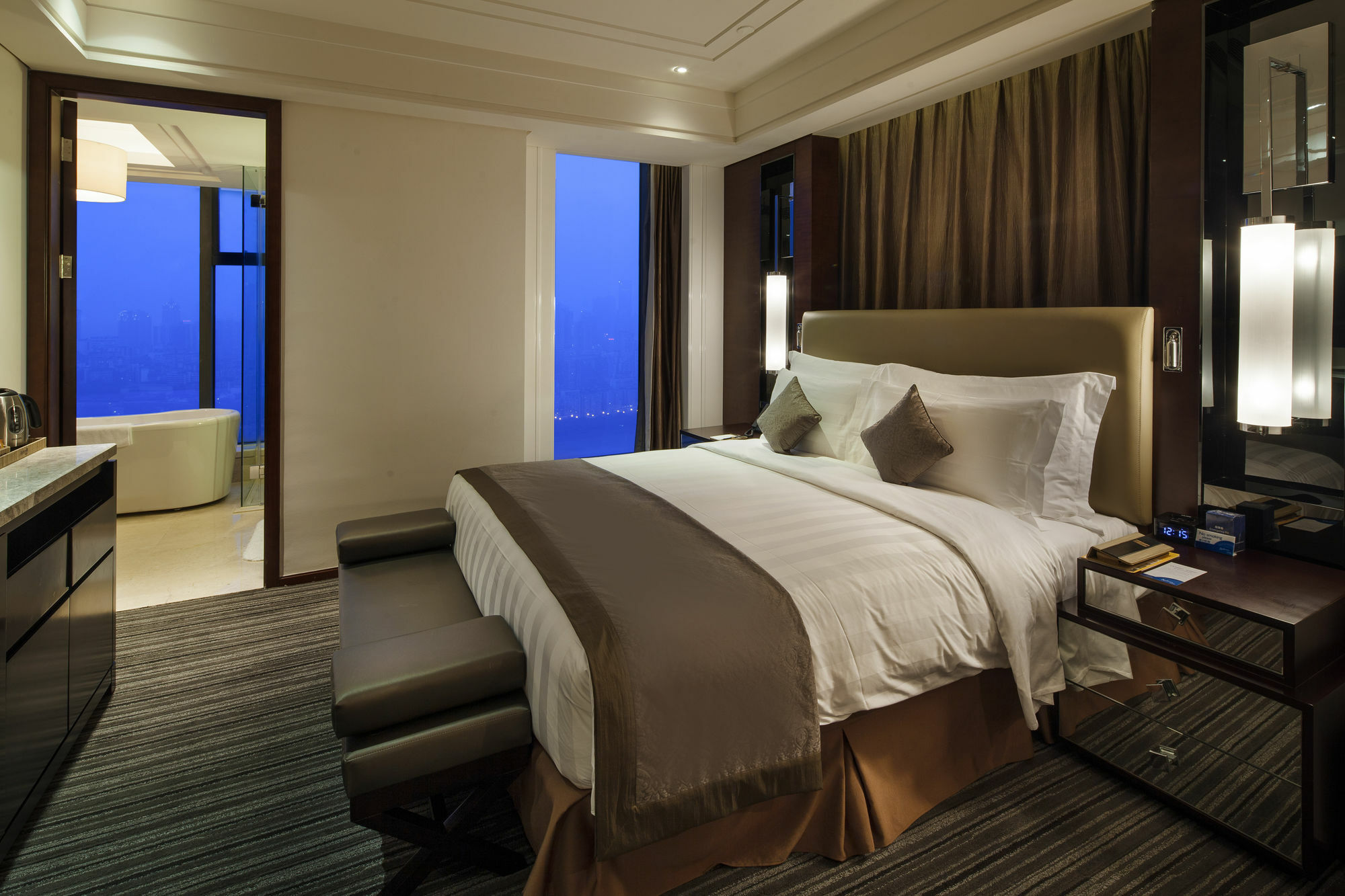 Radisson Blu Plaza Chongqing - Free 2 Bottle Of Local Beer Per Room During Stay Extérieur photo