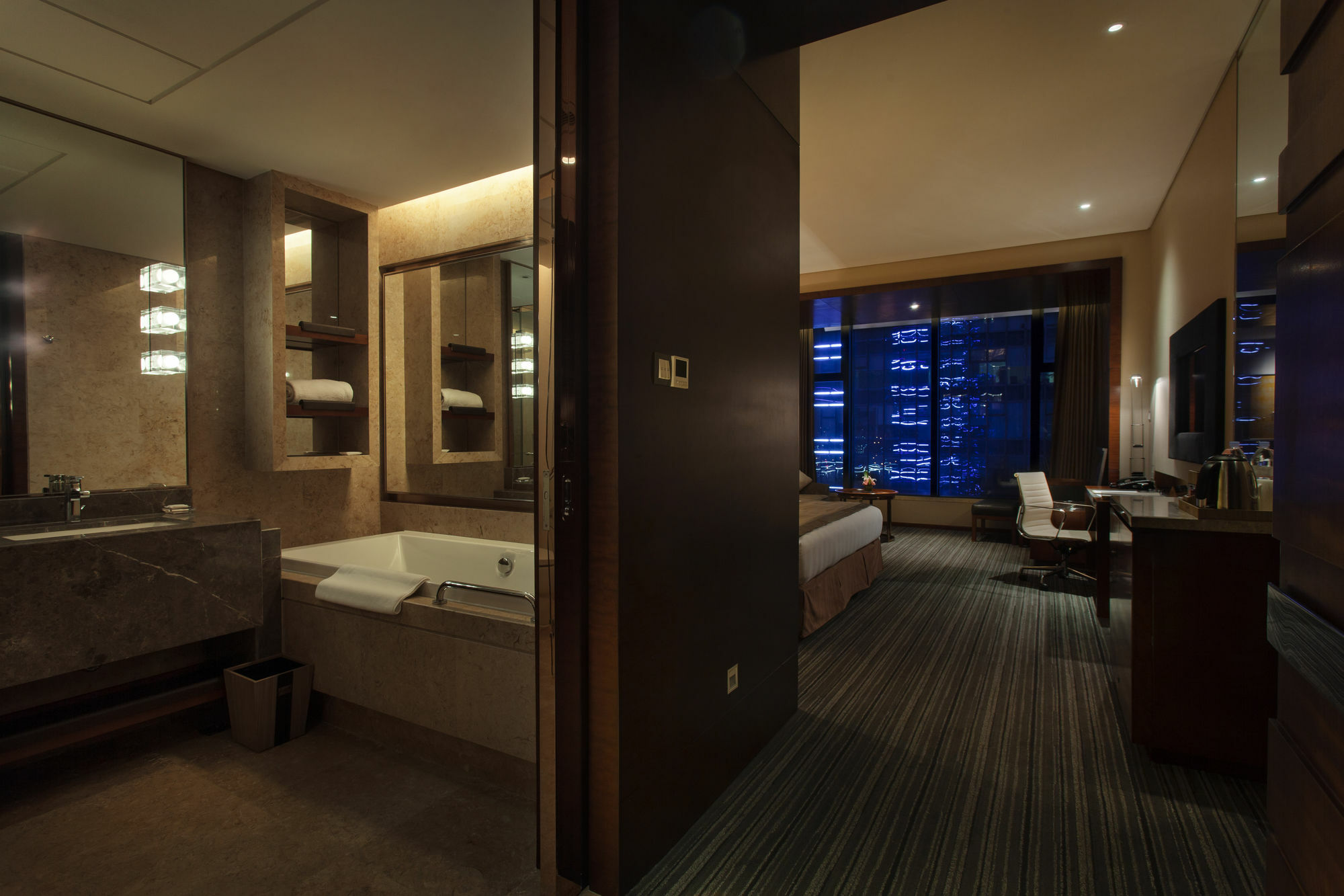 Radisson Blu Plaza Chongqing - Free 2 Bottle Of Local Beer Per Room During Stay Extérieur photo