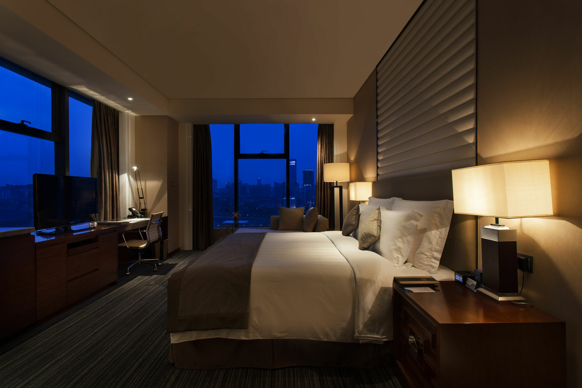 Radisson Blu Plaza Chongqing - Free 2 Bottle Of Local Beer Per Room During Stay Extérieur photo